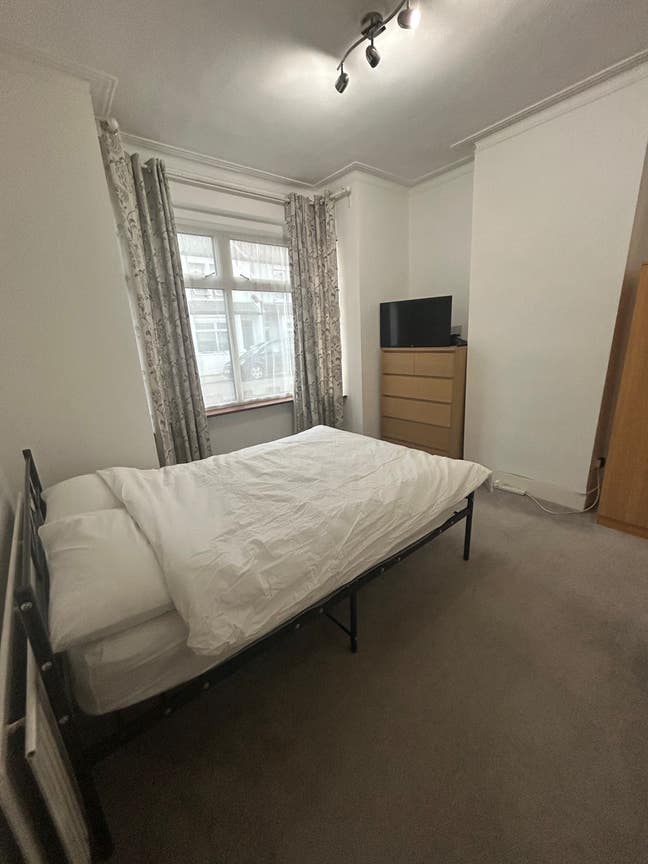 Room near St George’s Hospital  Main Photo