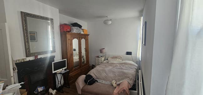 1 double room in 2 bed house - Borehamwood Main Photo