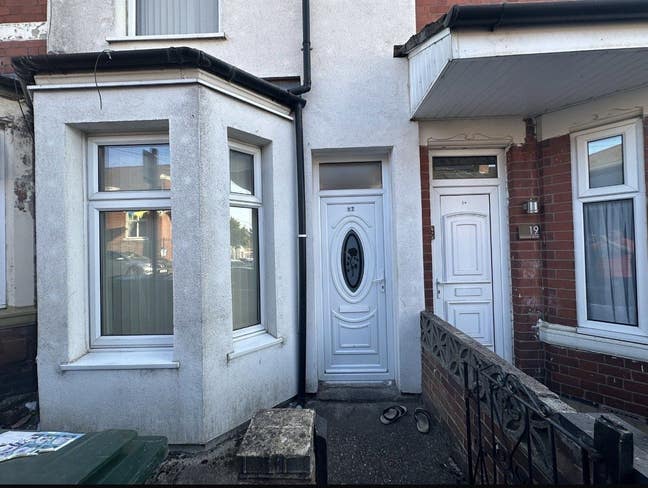 Recently Renovated 2 bed house in a great location Main Photo