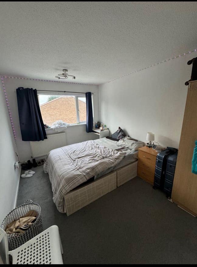 Spacious Double Room | Great Location | B18 Main Photo