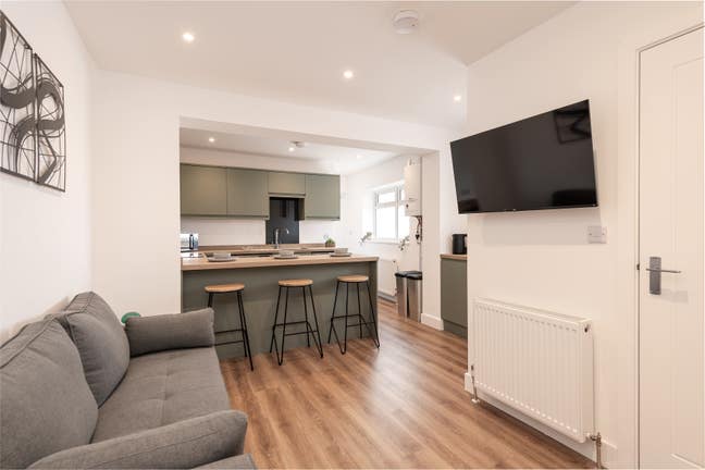 Newly Converted 5-Bed All En-Suite HMO - ME10 Main Photo