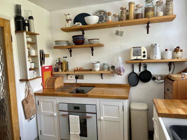 Beautiful room for single occupant professional Main Photo