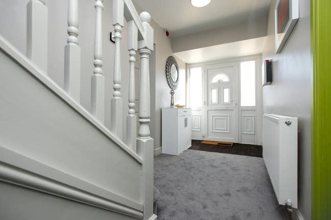  Enormous  en-suite  double  bedroom  with  its  fridge
 Main Photo