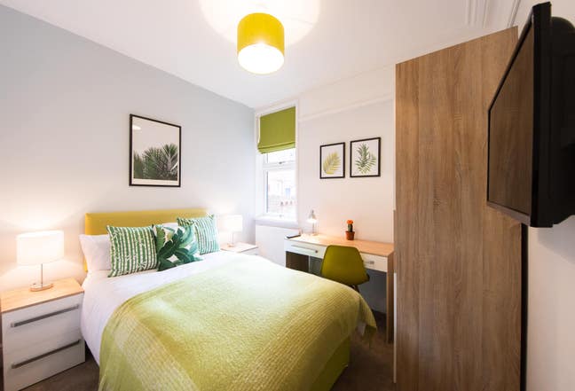 One Spacious Ensuite Room Available  Main Photo