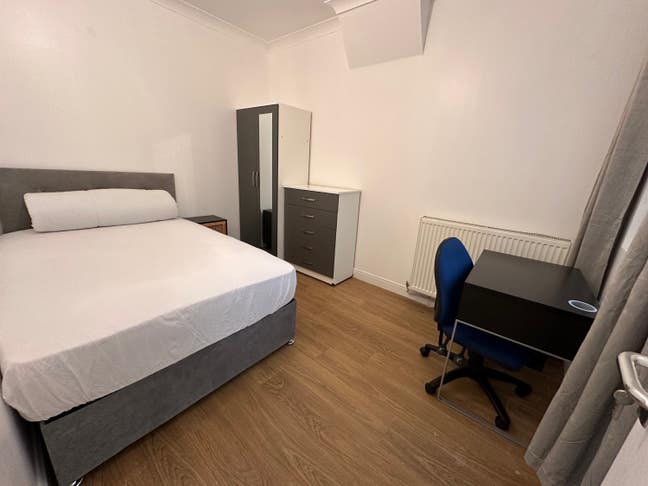 Double room near by the train station  Main Photo