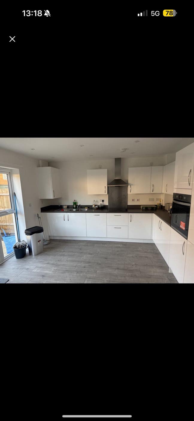 Room to let in beautiful house  Main Photo