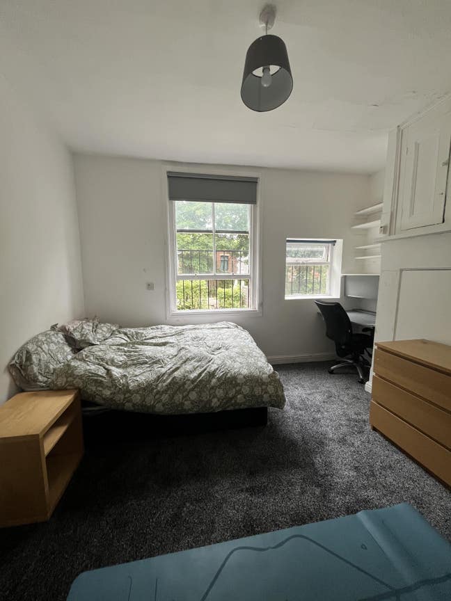 Tenancy take over in Hyde park available from now Main Photo