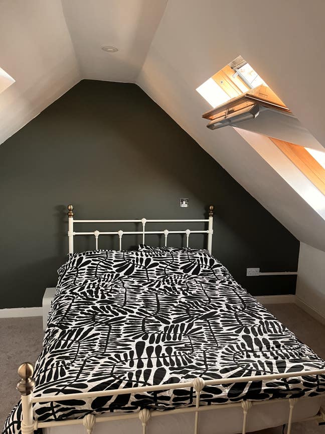 Spacious Double Attic Room with Private Bathroom – Main Photo