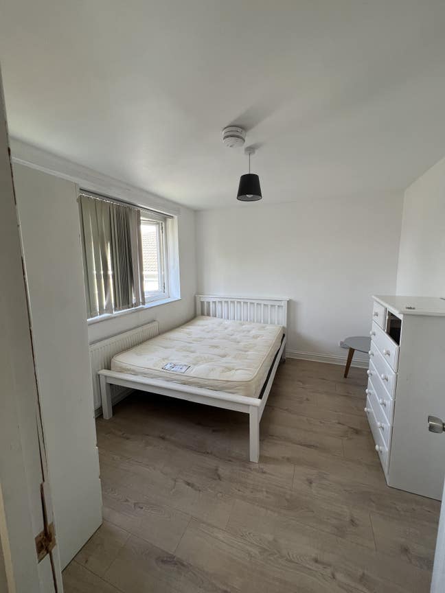 Double Bedroom Located Close to Basildon Hospital  Main Photo