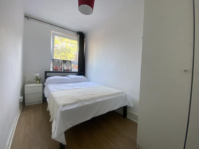 Small Double Room in King's Cross Main Photo