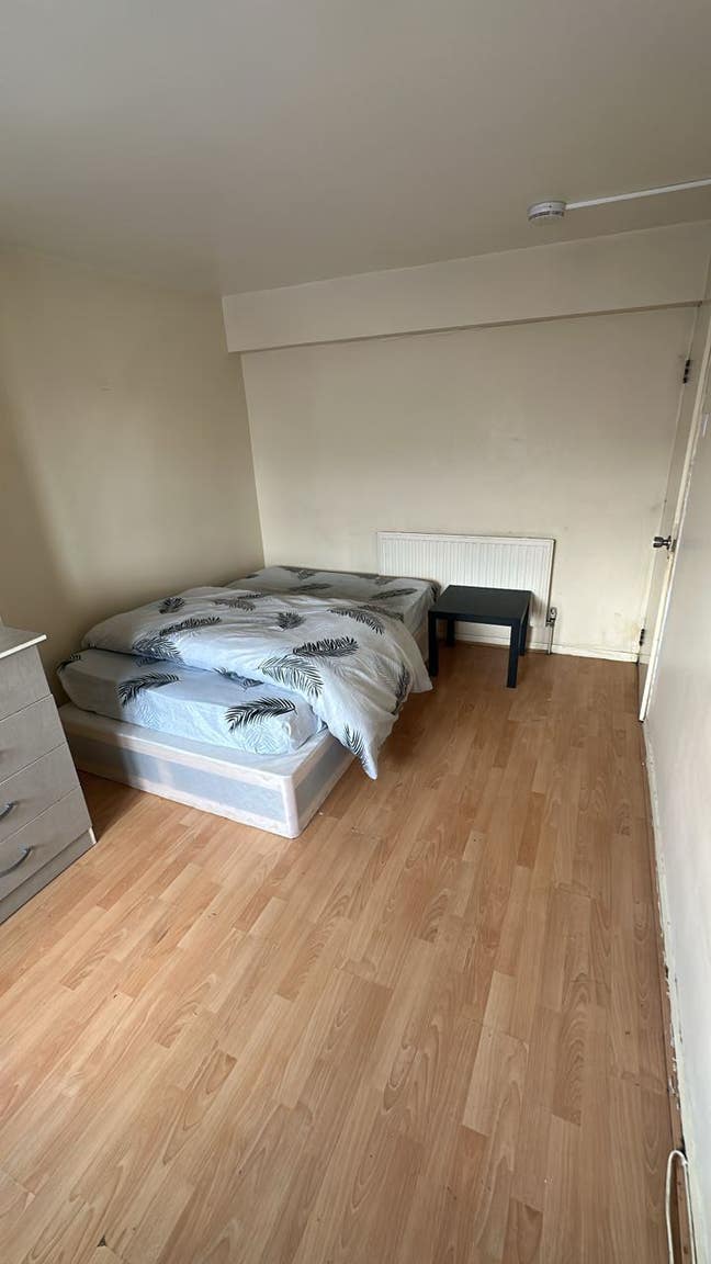 🏡 Spacious Double Room – E16 4HS – £870 PCM Main Photo