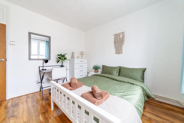 🏡 Large Room Near Hammersmith Station 🚇 Main Photo