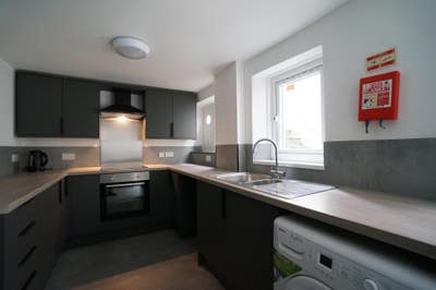 Spacious & Stylish Living - Professional rooms  Main Photo