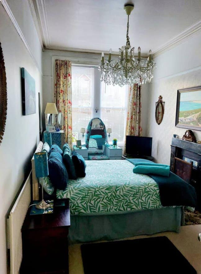 Spacious room in period quiet property  Main Photo
