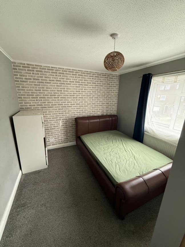 Spacious Double Room to Rent – Fully Furnished Main Photo