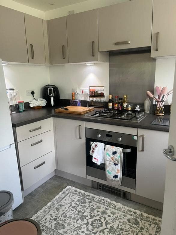 Single bedroom in 2 bed 2 bathroom house  Main Photo