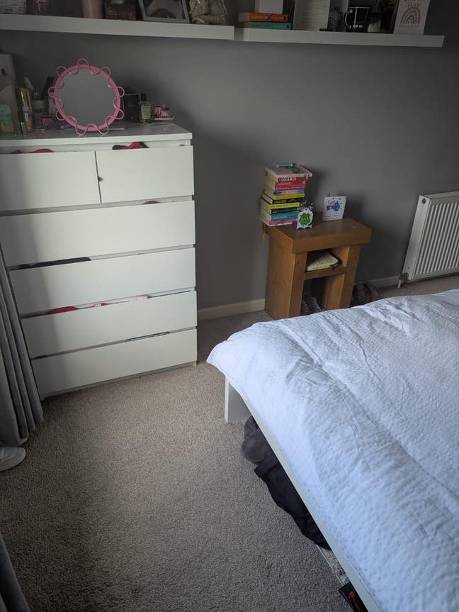 Furnished Bedroom in Hillington Apartment.  Main Photo