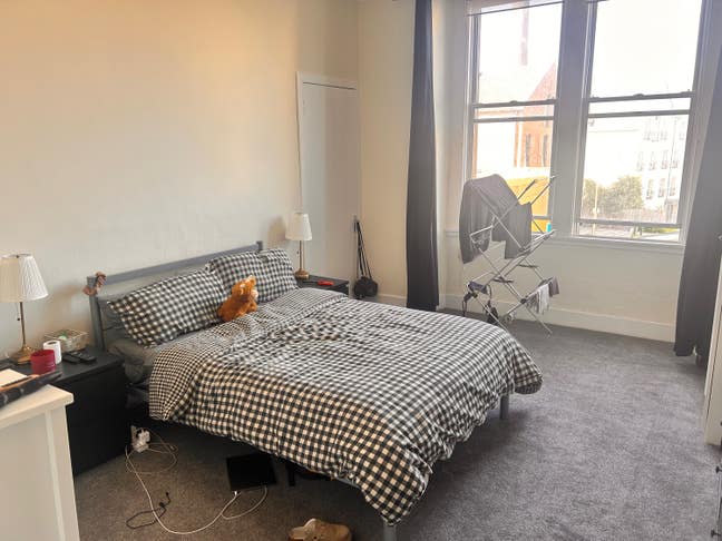 Spacious Room In Edinburgh Centre  Main Photo
