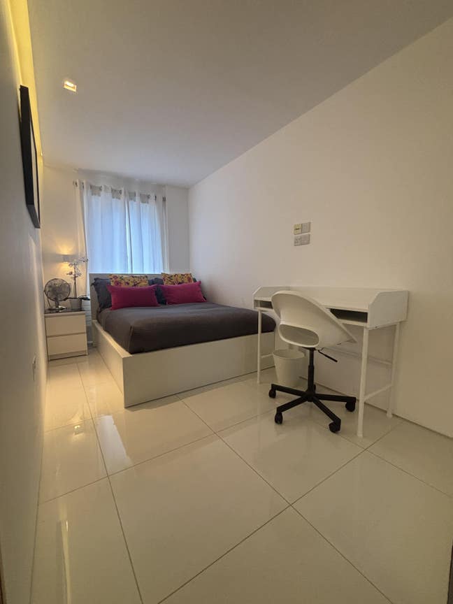 NOW - Thames views modern flat Imperial Wharf Main Photo