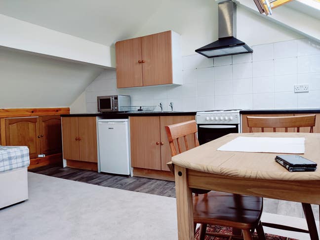 1 Bed S/C  Flat   Fully  Refurbished   Leeds Main Photo