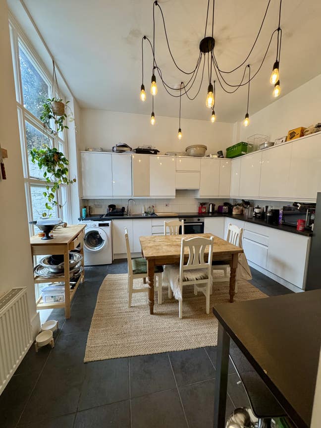 Furnished ground and basement maisonette in the he Main Photo