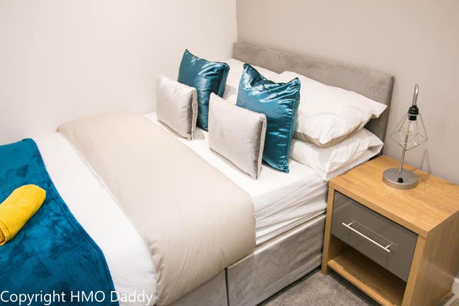  Luxury Central Walsall Studios Main Photo