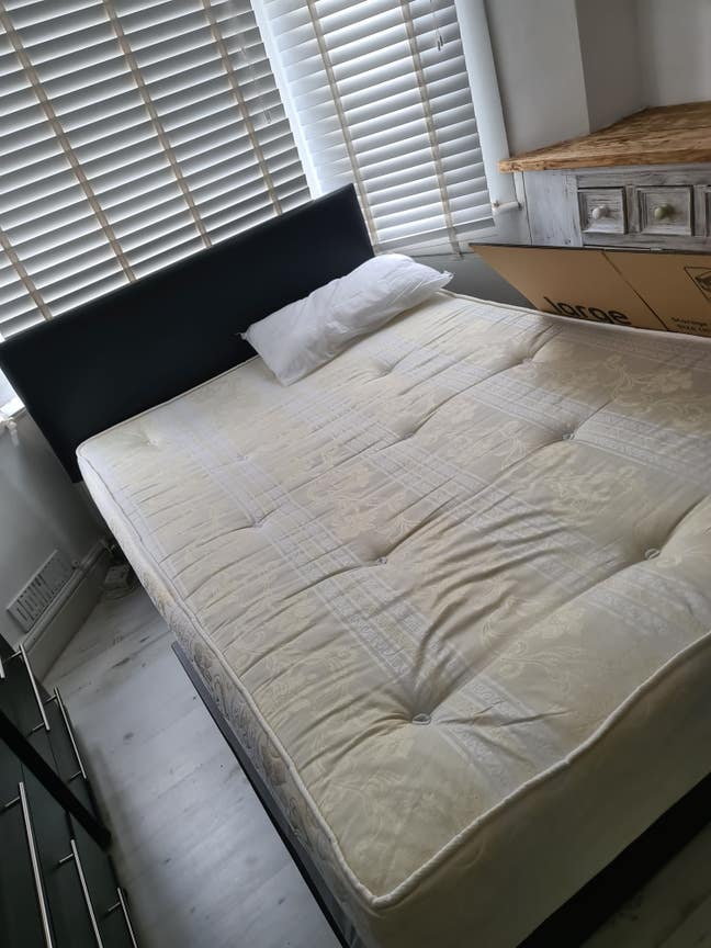 🛌 Newly Refurbished Room  Main Photo