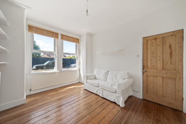 Superb One Bedroom Garden Flat - SW19 Main Photo