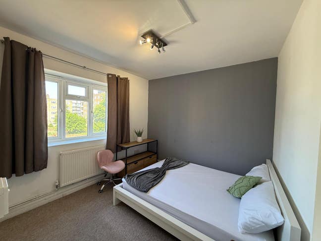 Two Double Room Available in Parsons Green/Fulham Main Photo
