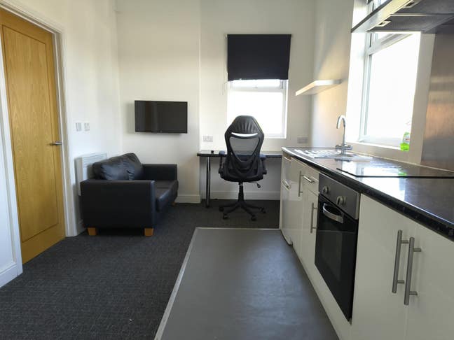 Student apartment for 2 weeks  Main Photo