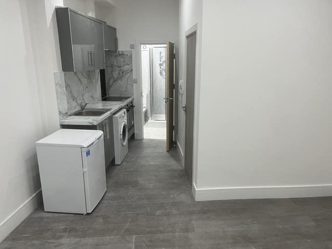 Lovely Spacious Studio with All Inclusive Bills. Main Photo