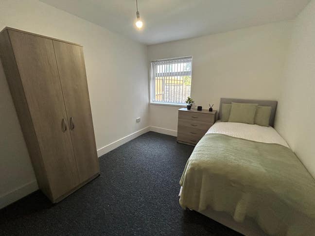 Ensuite luxury room newly renovated DSS Only  Main Photo