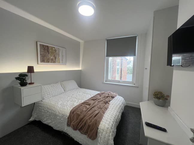 ⭐️ New Double Ensuite with Smart Tv ⭐️  Main Photo
