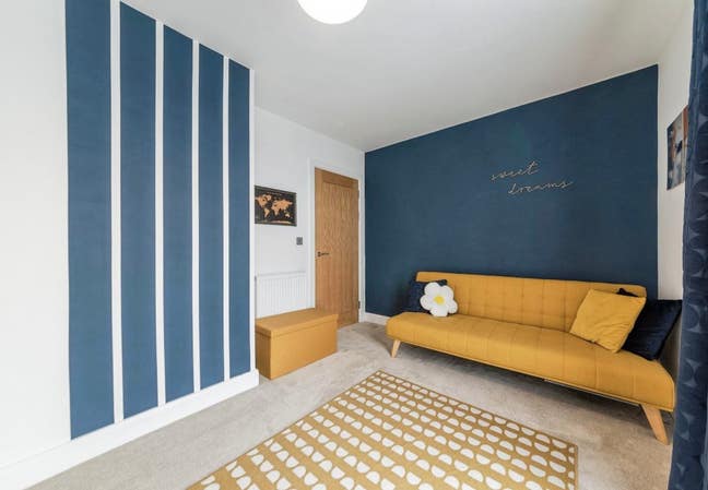 Looking for a female flatmate Main Photo