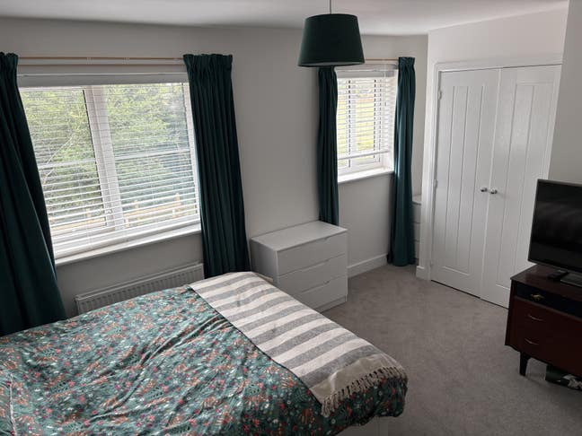 Master Bedroom Fully Furnished Main Photo