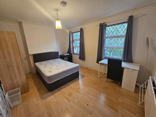 5 double bed spacious house in prime location Main Photo
