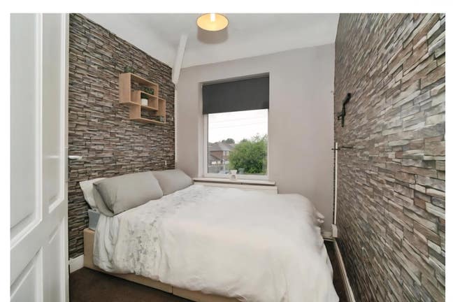 Large 3 bed semi detached house. Double or single  Main Photo