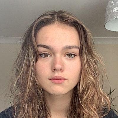 19 Year Old Couple Looking for A room Main Photo