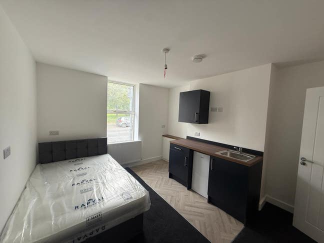 80 Durranhill, Carlisle – 4 En-Suite Rooms Main Photo