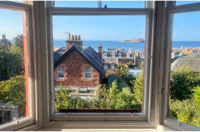 Spacious Room and Bay Views - £745 pcm inc. bills Main Photo
