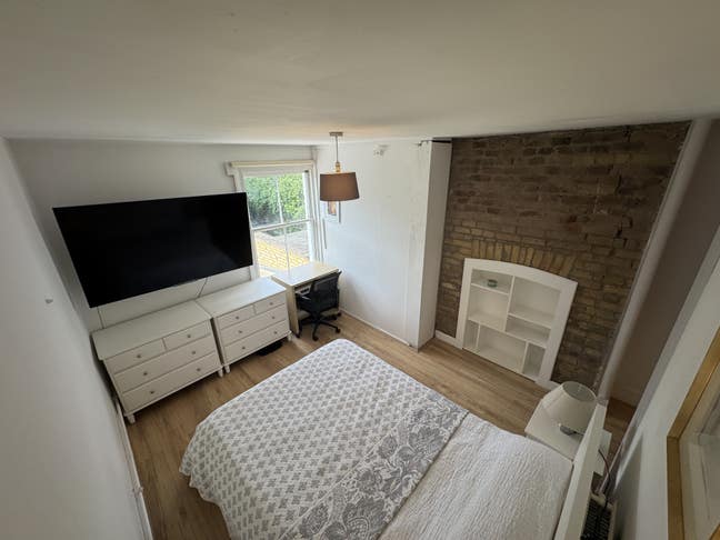 *Newly Redecorated* Double room in East Putney! Main Photo