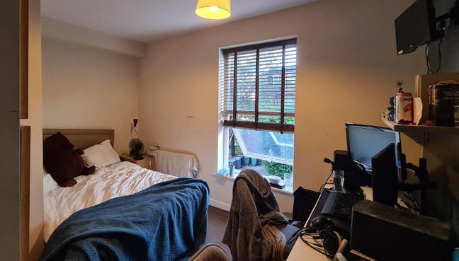 1 Room in burley 6 bed terrace Main Photo