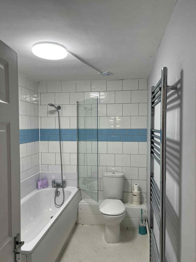 Bright Rooms in 3-Bedroom House – Manor Park, E12  Main Photo
