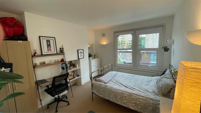 Large bright room with en-suite  Main Photo