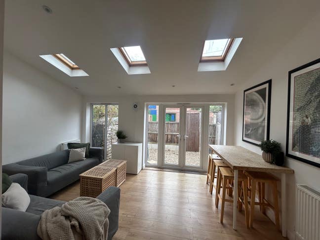 5 double rooms NR2 available now  Main Photo