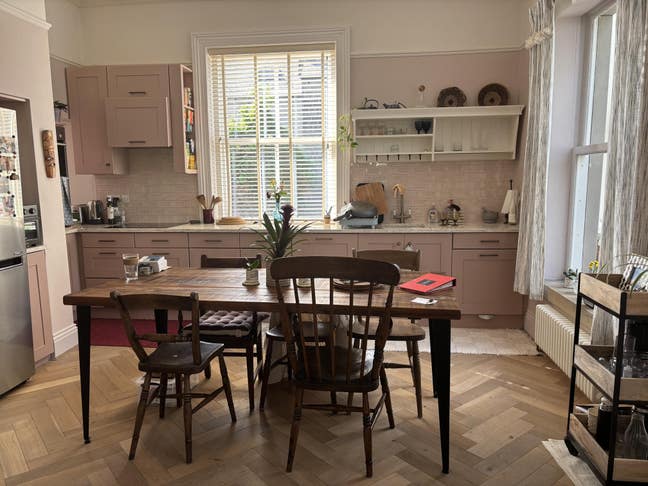 Big double with private shower, cleaner & gardener Main Photo