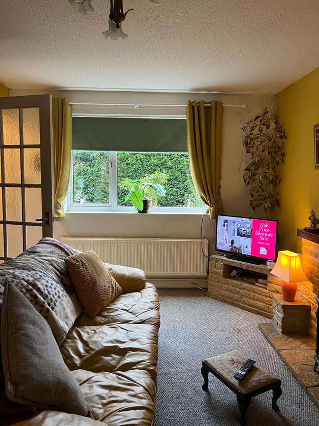 CALM, cute & cosy home in Hyson Green Main Photo