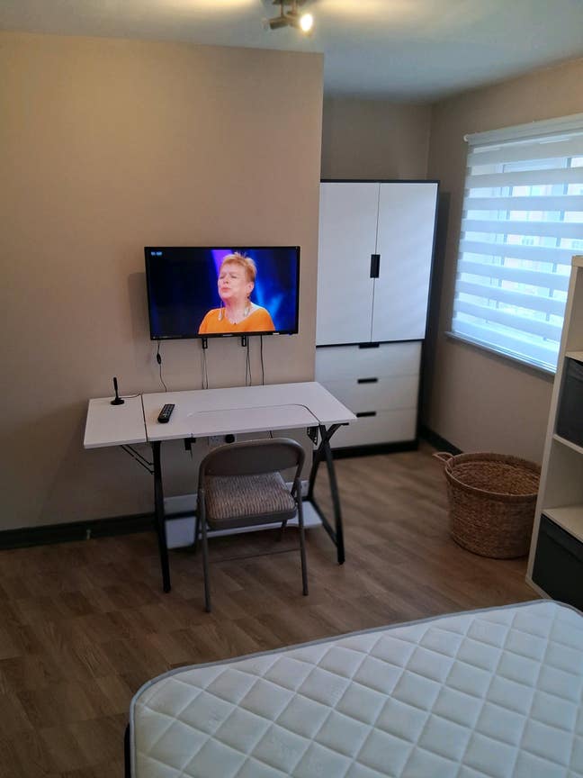 Double room newly furnished bills  included Main Photo