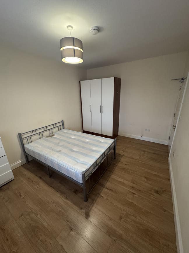 ** Brand New Build ** Large Double ** Parking ** Main Photo