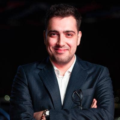 26-year-old Postgraduate Student Seeking Room in L Main Photo